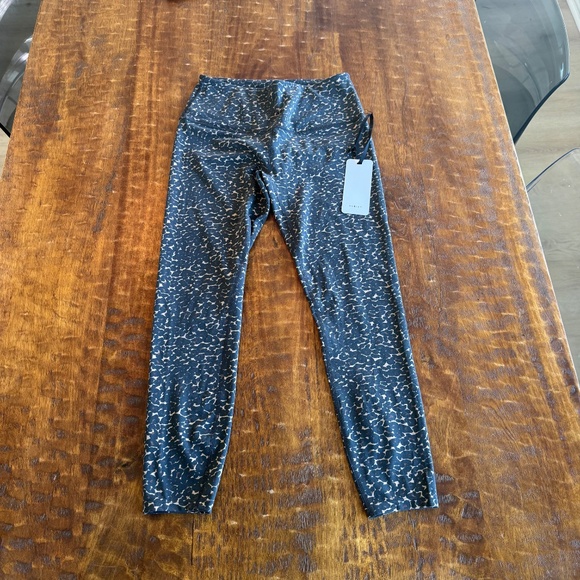 NWT: Pair Varley Tights & Bra Set - Picture 8 of 15